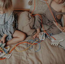 Charger l'image dans la galerie, Jouet à lacer - Le Chaton
