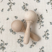 Charger l'image dans la galerie, Paire de Maracas en bois
