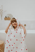 Charger l'image dans la galerie, Poncho de Bain Suzon - Coeur Rouge (4/6 ans)