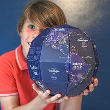 Charger l'image dans la galerie, Globe à construire Phosphorescent - La Terre la nuit (8/14 ans)
