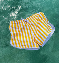 Charger l'image dans la galerie, Short de Bain anti-UV - Rayé Blanc/Jaune
