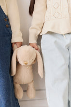 Charger l'image dans la galerie, Peluche Lapin Penelope Caramel - 30cm

