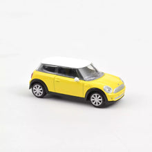 Charger l'image dans la galerie, Mini Cooper One - Jaune pâle
