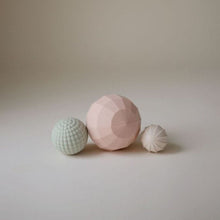 Charger l'image dans la galerie, Lot de 3 balles sensorielles - Blush
