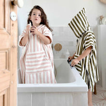 Charger l'image dans la galerie, Poncho de Bain Suzon - Kaki (4/6 ans)

