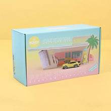 Charger l'image dans la galerie, Station Service Palm Springs + Porsche 911 Turbo Jaune

