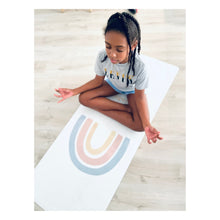 Charger l'image dans la galerie, Tapis de Yoga enfant - Be The Rainbow

