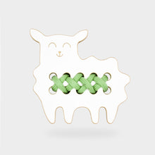 Charger l'image dans la galerie, Jouet à lacer - Mania le petit Mouton

