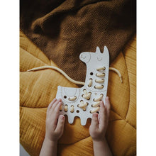 Charger l'image dans la galerie, Jouet à lacer - Lily le Lama
