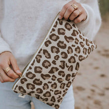 Charger l'image dans la galerie, Pochette Léopard Naturel
